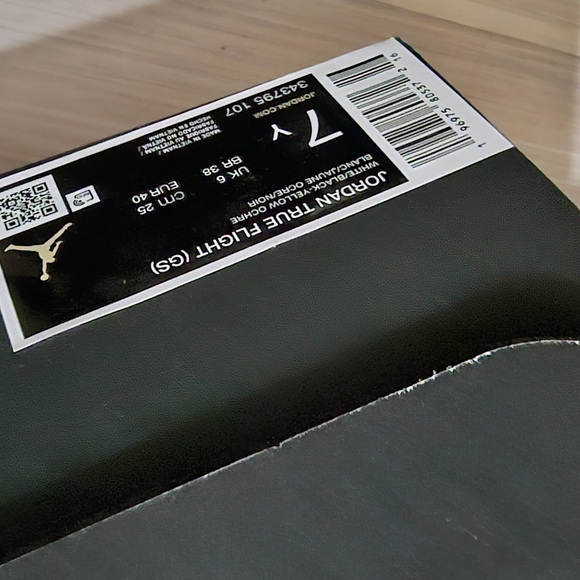 Jordan retro #7 YELLOW ,BLACK & WHITE SZ 7Y/7M - Picture 5 of 12